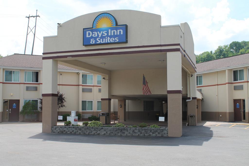 Days Inn & Suites By Wyndham Bridgeport - Clarksburg Exterior foto