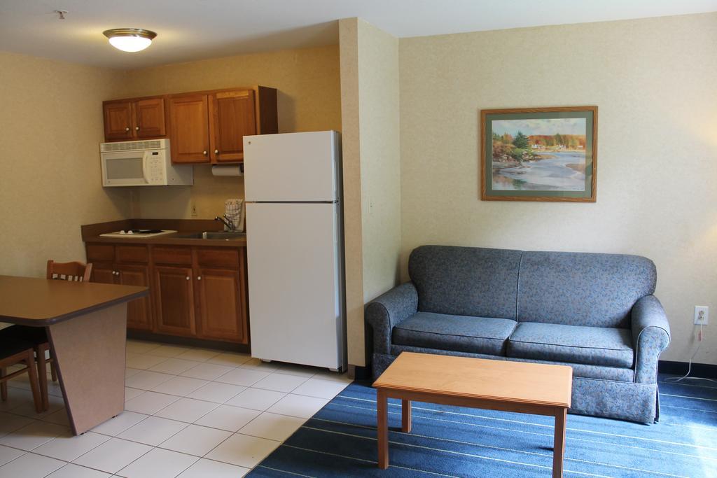 Days Inn & Suites By Wyndham Bridgeport - Clarksburg Quarto foto