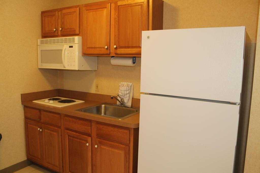 Days Inn & Suites By Wyndham Bridgeport - Clarksburg Quarto foto