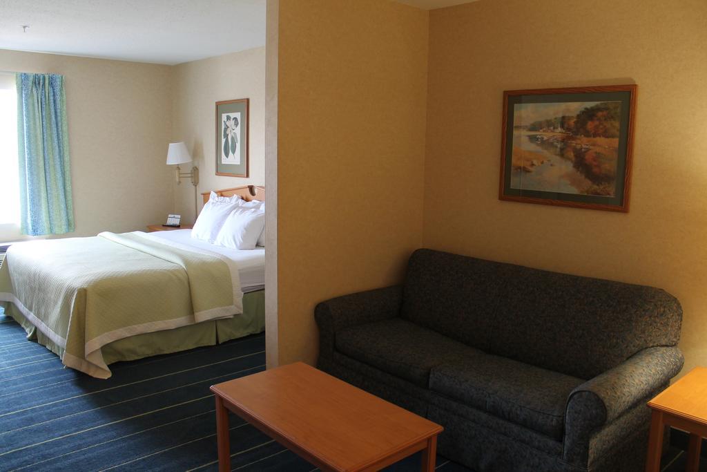 Days Inn & Suites By Wyndham Bridgeport - Clarksburg Quarto foto