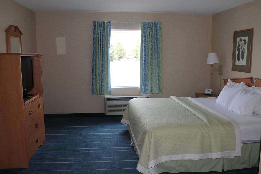 Days Inn & Suites By Wyndham Bridgeport - Clarksburg Quarto foto