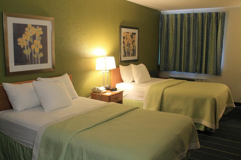 Days Inn & Suites By Wyndham Bridgeport - Clarksburg Quarto foto